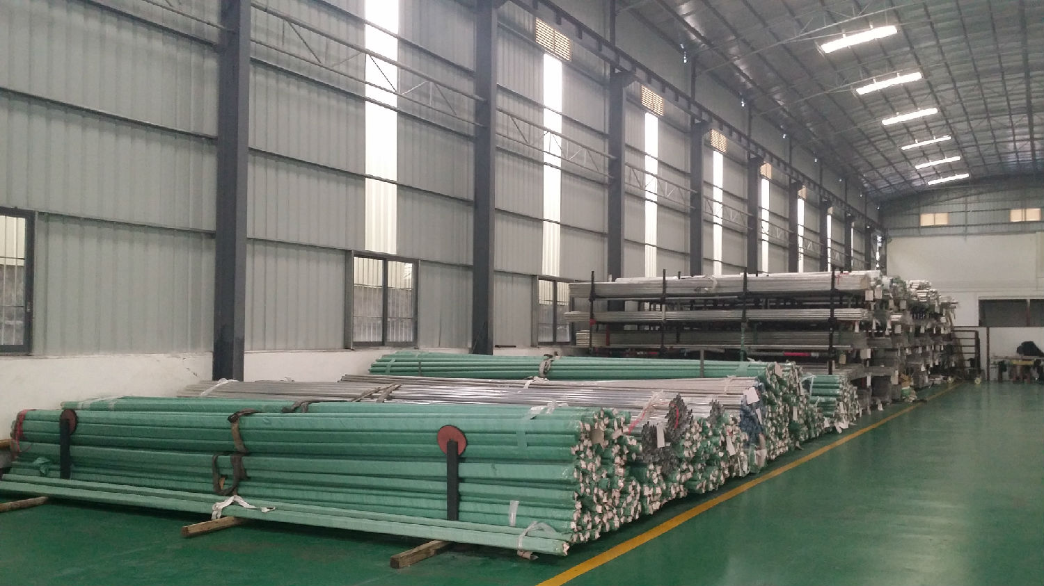 廣東永穗管業(yè)不銹鋼管倉庫實(shí)拍圖